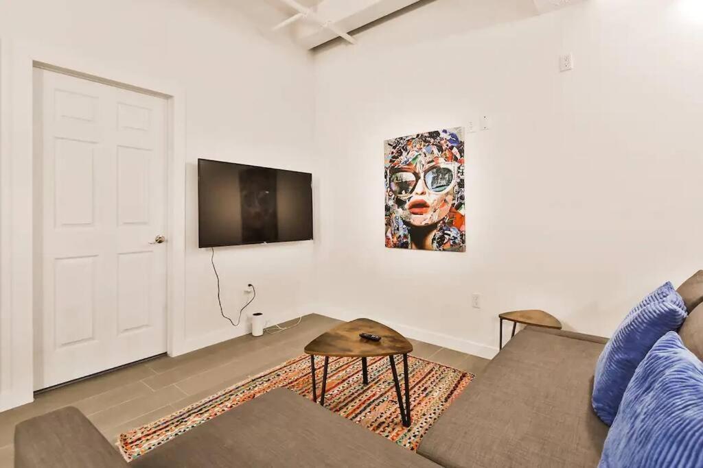 Amazing Location And Trendy Neighborhood Montreal