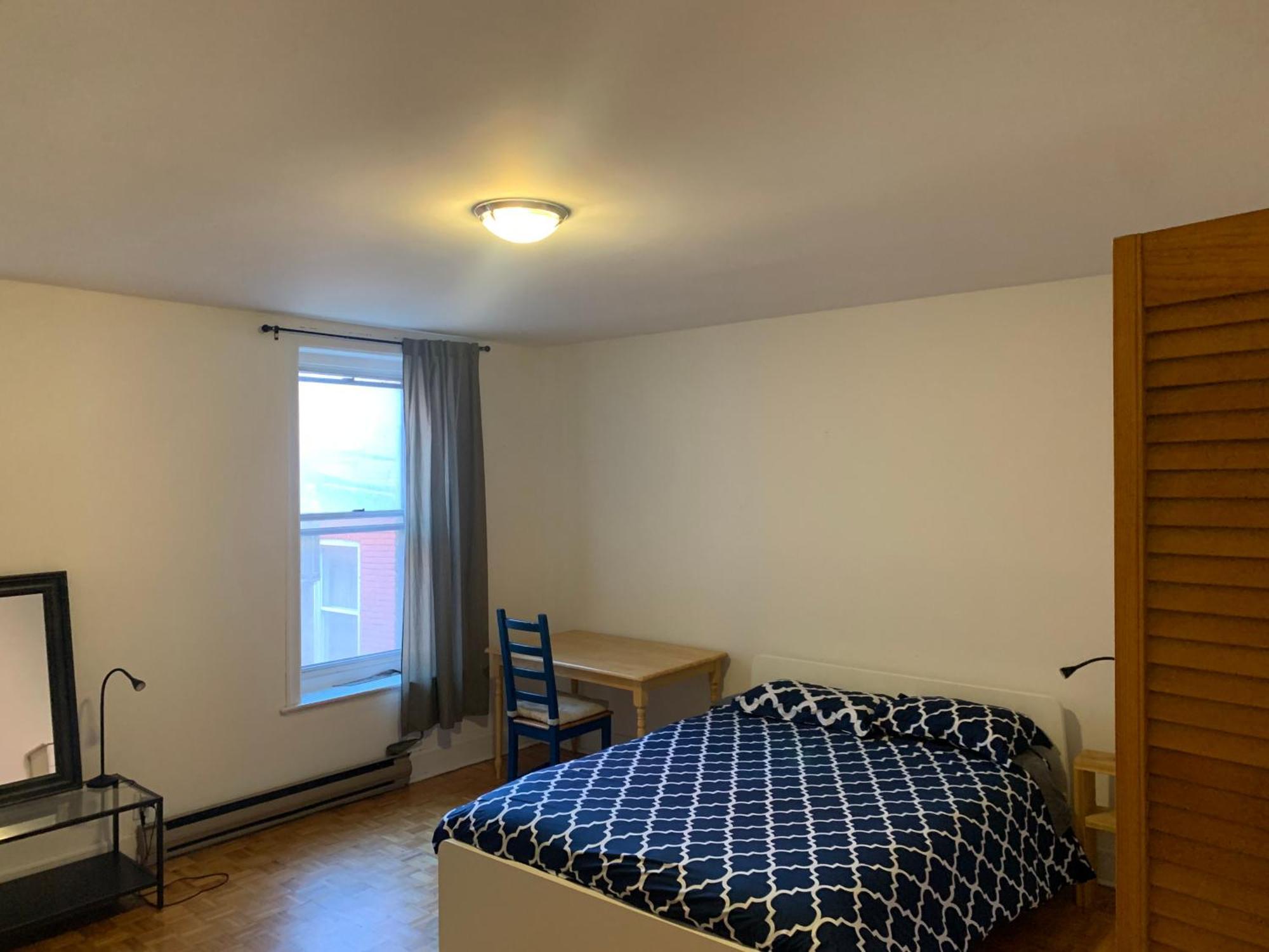 1000 Square Foot Loft In Mile End, Apartment *