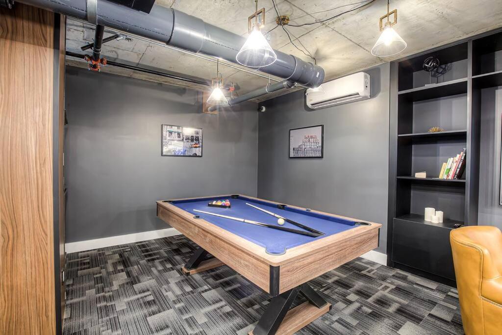 Brand New 2 Bd Modern In Old F2 Apartment *