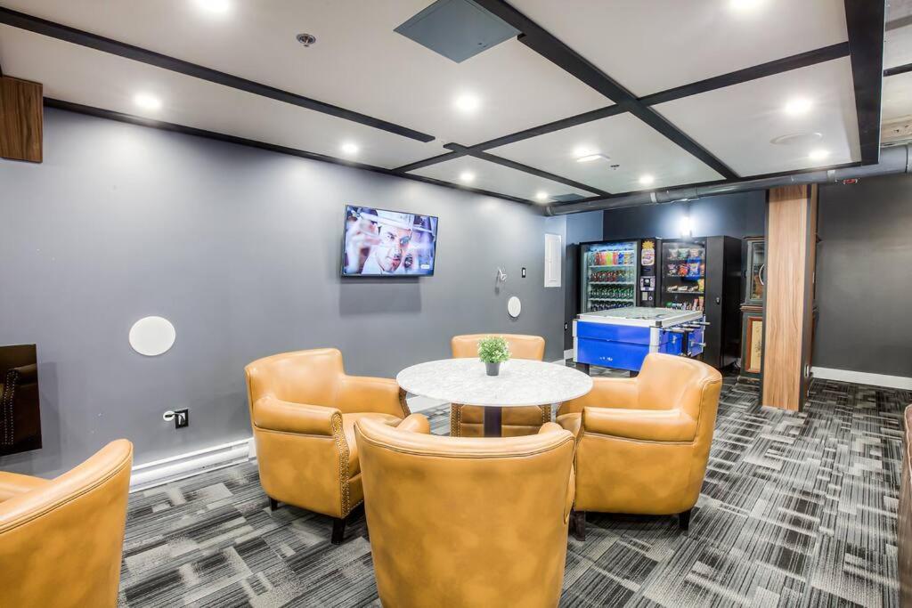 Brand New 2 Bd Modern In Old F2