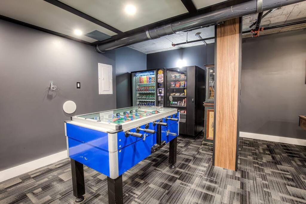Brand New 2 Bd Modern In Old F2