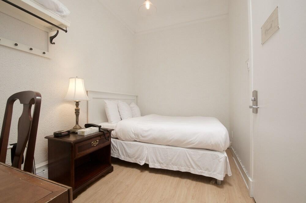 Ambrose House & Cafe - Self Check-in Hotel 3*