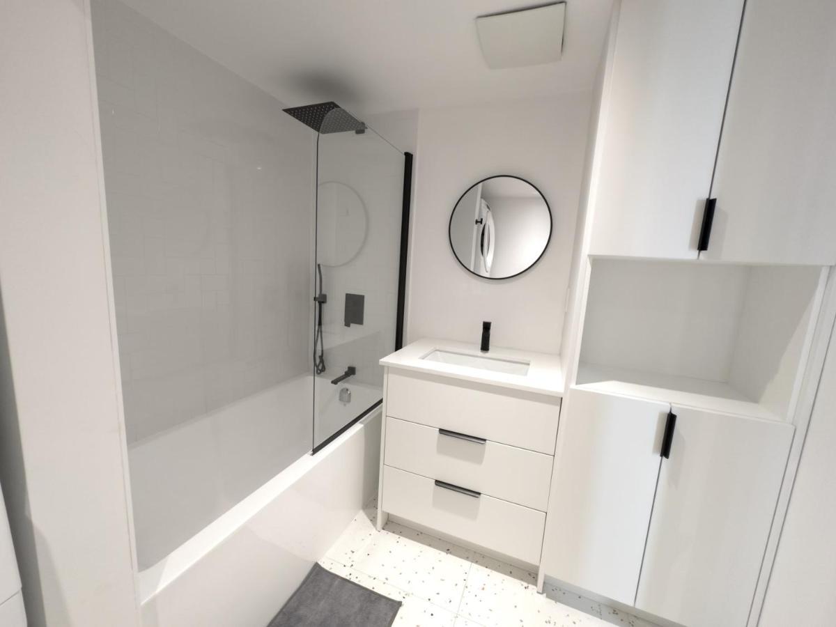 Bright And Large 3 Bedr Downtown 2mins To Metro * Montreal