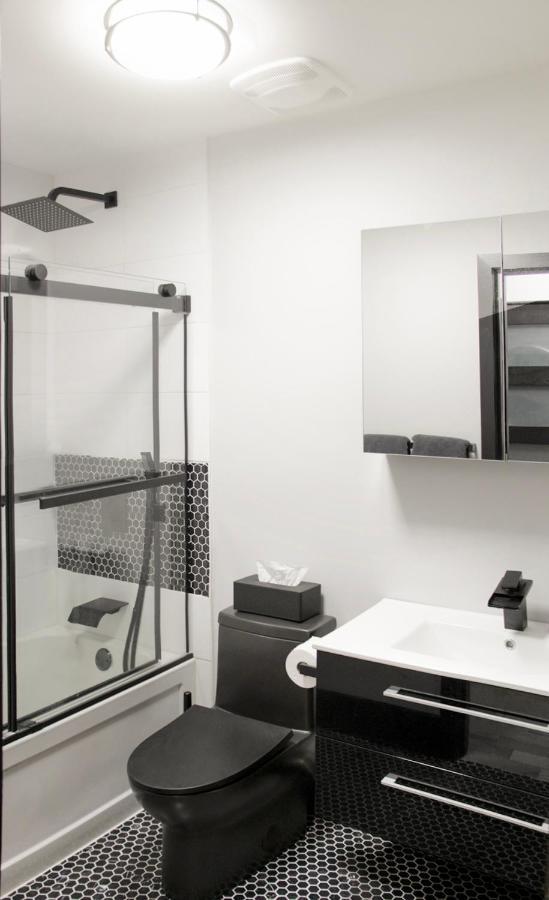 Apartment Chic 1-bedroom Retreat In Montreal's Vibrant Plateau Mont-royal Area - 3