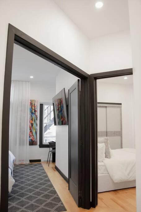 Upscale 3-bedroom Entire Unit In The Trendy Plateau Mont-royal Featuring A Magazine-worthy Kitchen & Opulent Living Spaces - 1 Apartment *