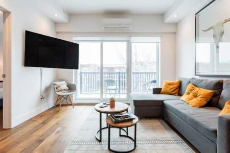 Sleek In The Heart Of Little Italy By Den Montreal