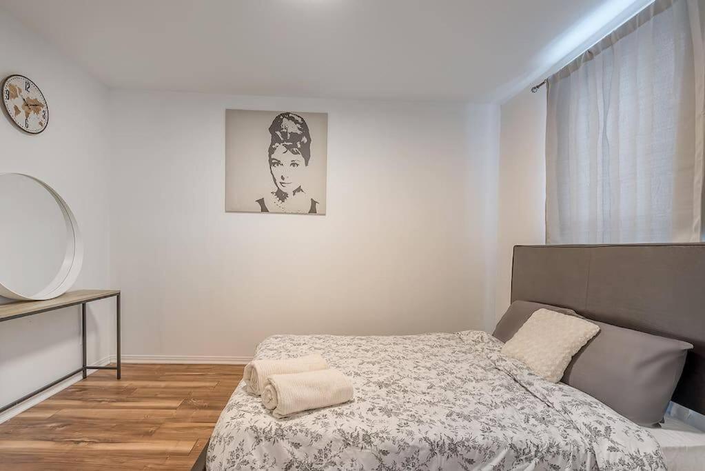 Modest 4bedr Apt - 5mins Walk From Parc Lafontaine * Montreal