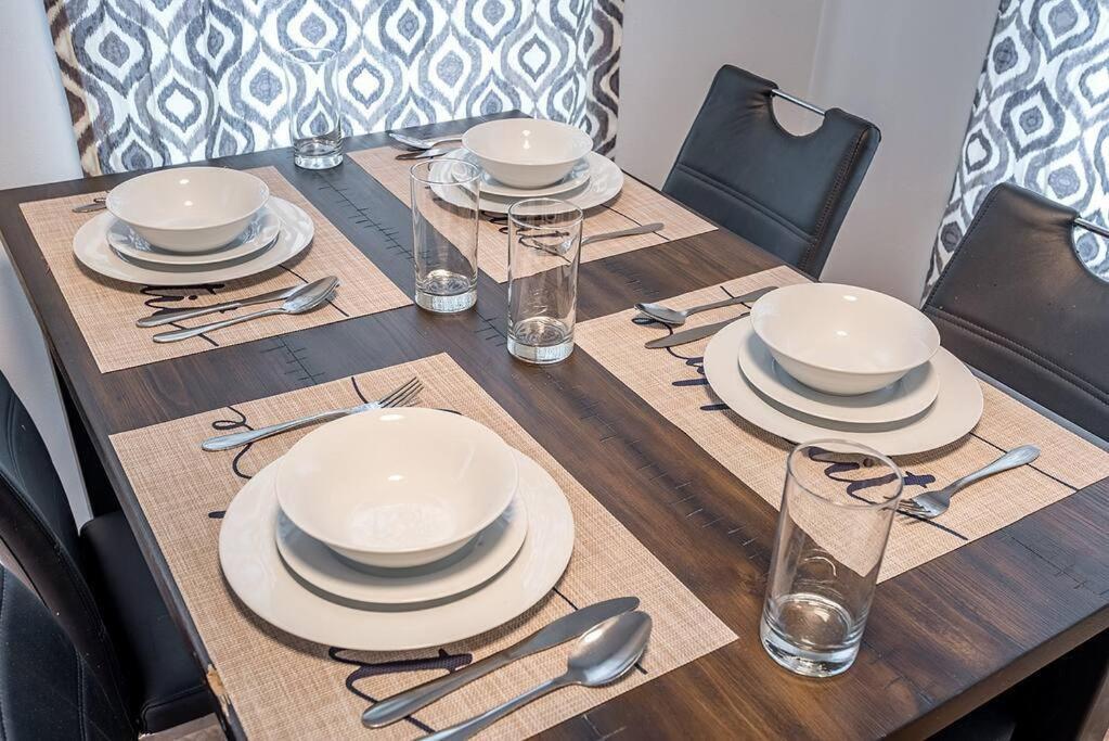 Apartment Modest 4bedr Apt - 5mins Walk From Parc Lafontaine Montreal