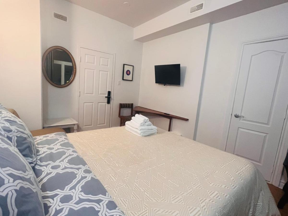 Hotel Le Coach Montreal
