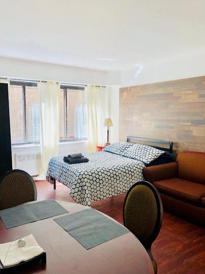 Stylish Apartment: Comfortable In The Golden Square Mile Apartment *