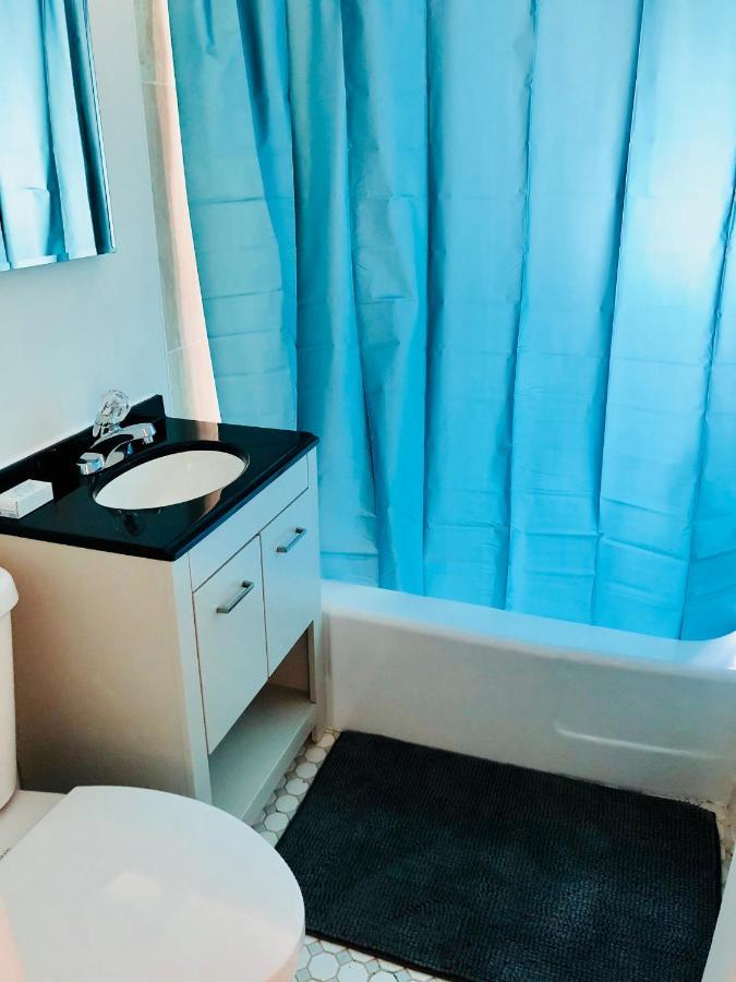 Stylish Apartment: Comfortable In The Golden Square Mile *