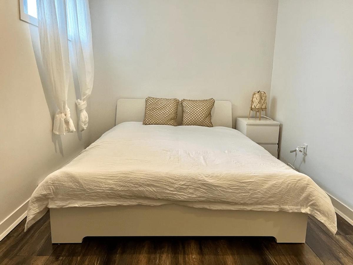 Apartment Spacious One In Two Floors Apartment-102 Montreal