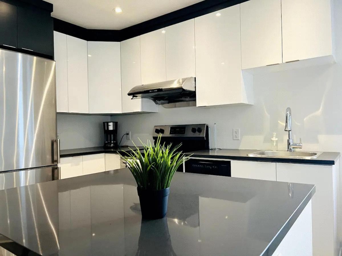 Apartment Spacious One In Two Floors Apartment-102 Montreal