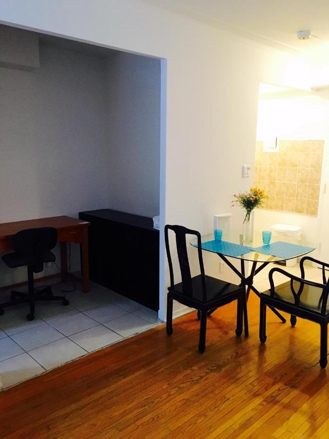Stylish Apartment: Comfortable In The Golden Square Mile *