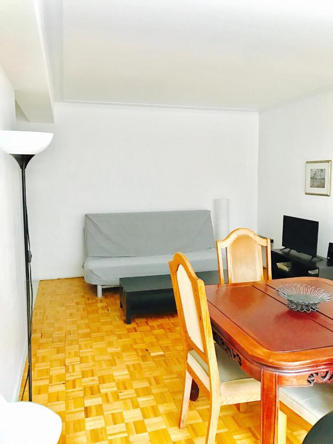 Stylish Apartment: Comfortable In The Golden Square Mile Apartment