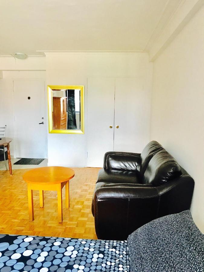Stylish Apartment: Comfortable In The Golden Square Mile * Montreal