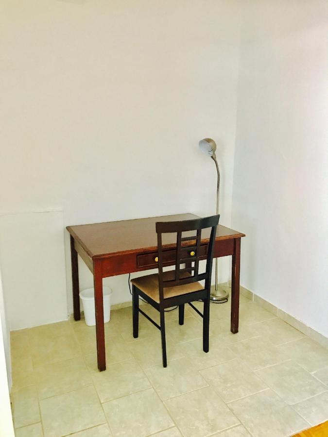 Stylish Apartment: Comfortable In The Golden Square Mile Apartment *