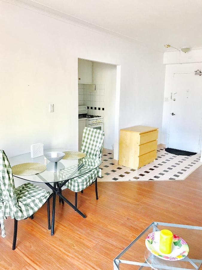 Apartment Stylish Apartment: Comfortable In The Golden Square Mile