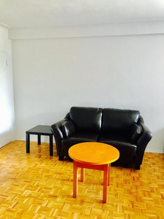 Stylish Apartment: Comfortable In The Golden Square Mile * Montreal