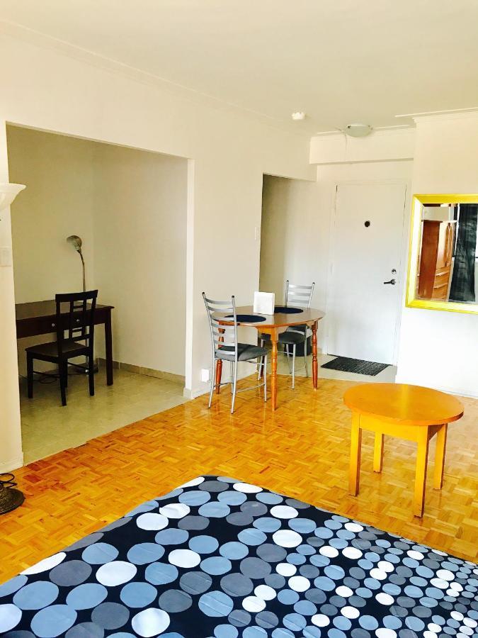 Stylish Apartment: Comfortable In The Golden Square Mile Apartment *