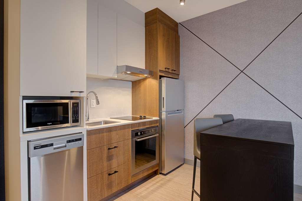 Hotel Homewood By Hilton Downtown Montreal