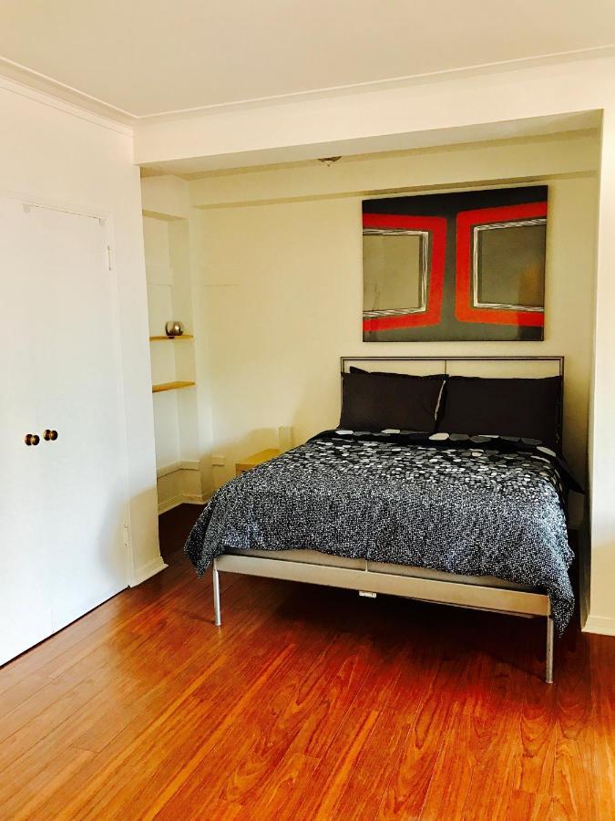 Stylish Apartment: Comfortable In The Golden Square Mile Apartment *