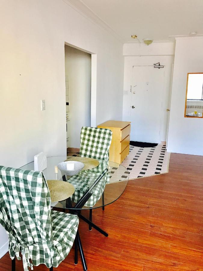 Apartment Stylish Apartment: Comfortable In The Golden Square Mile Montreal