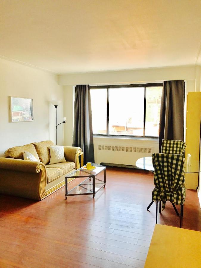 Stylish Apartment: Comfortable In The Golden Square Mile *