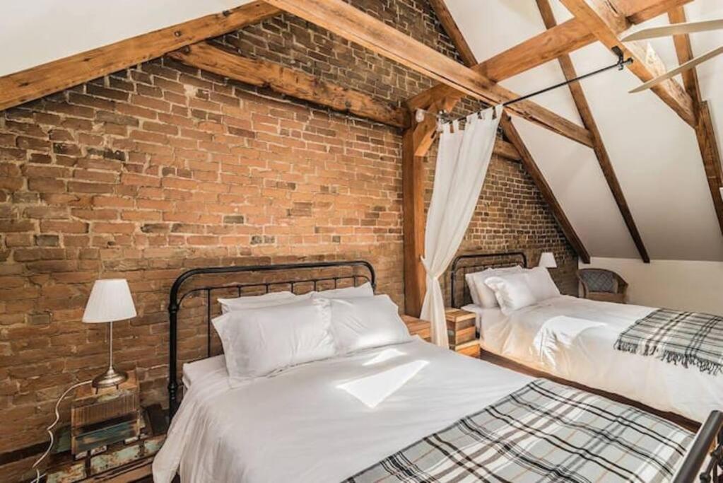North House - Mtl Artist Loft - Champs Apartment *