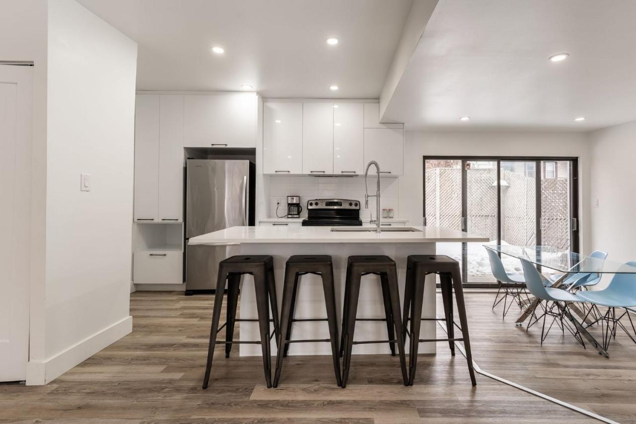 Spacious Three Bedrooms 01 Apartment *