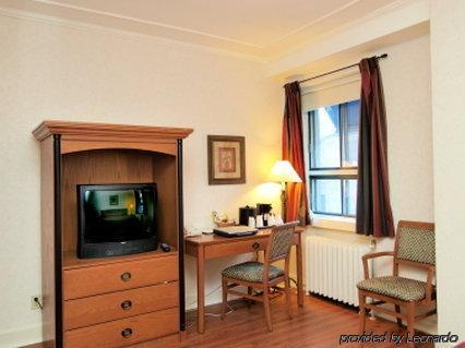 Hotel St-denis Montreal