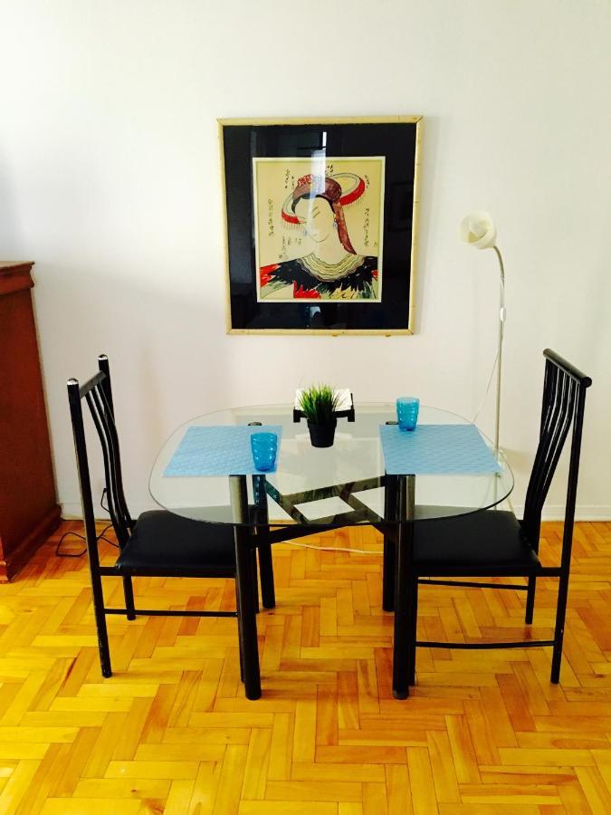 Stylish Apartment: Comfortable In The Golden Square Mile Apartment *