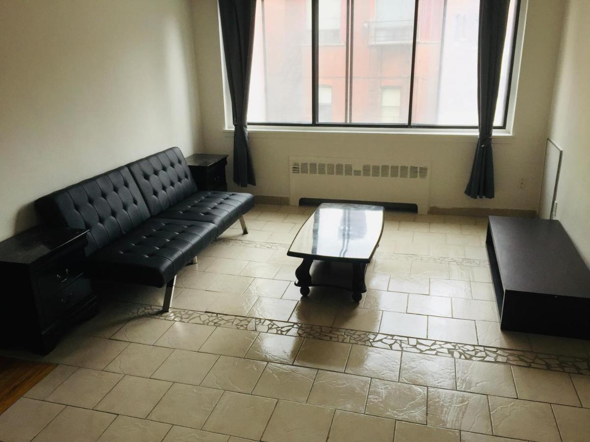 Stylish Apartment: Comfortable In The Golden Square Mile *