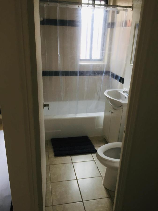 Stylish Apartment: Comfortable In The Golden Square Mile * Montreal