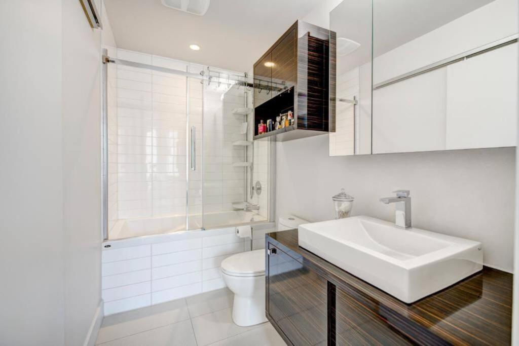 Apartment Perle Toute Equipee Avec Vue, Wi-fi Et Balcon Entre Vieux Et Centre-ville Montreal
