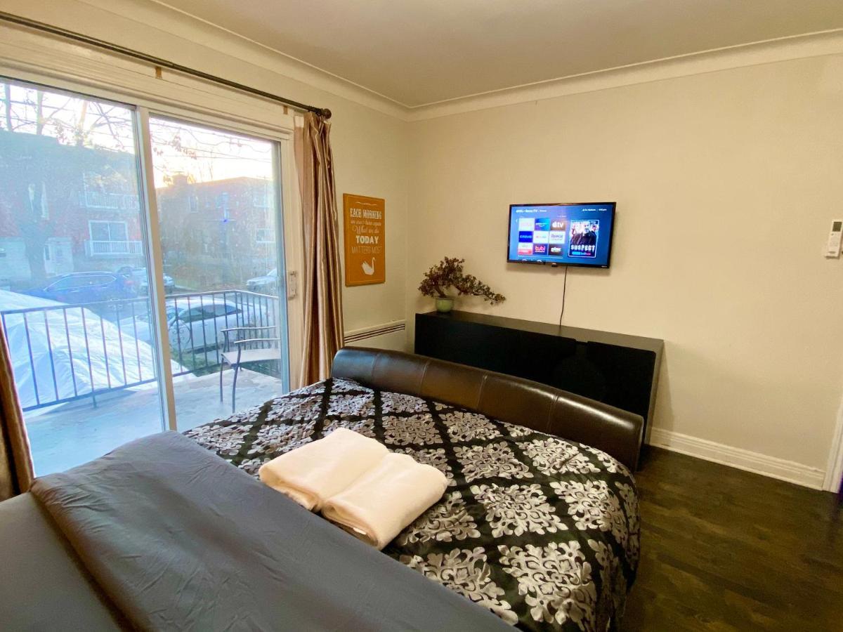 - Affordable With Smart Tv, Shared Kitchen Montreal
