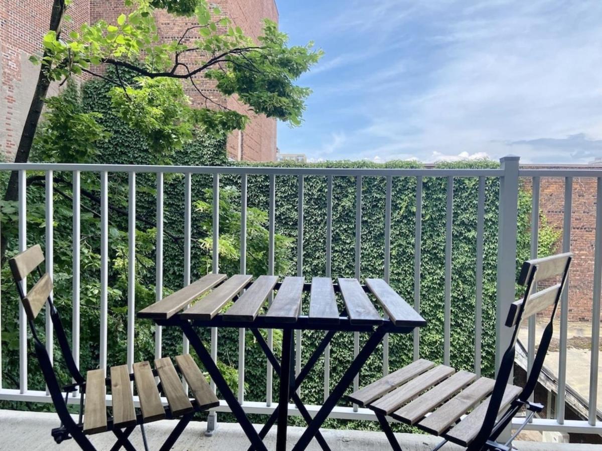 Avec Terrasse Privee Dans Le Quartier Des Spectacles Apartment *