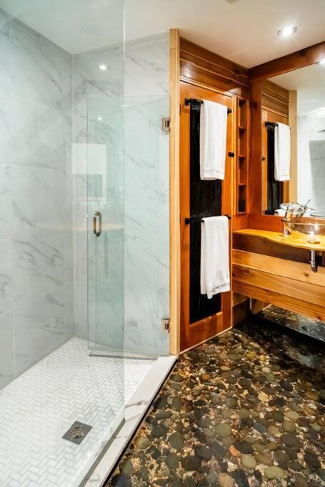 Mileend - Huge Bright & Modern Loft - Kingbed Montreal