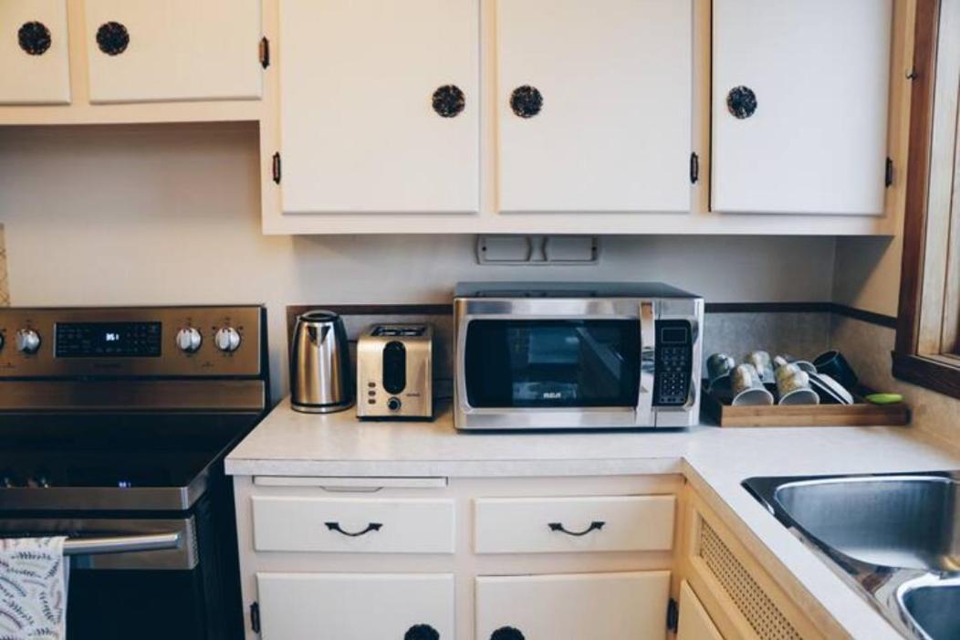 Big Private Midmontreal Next To Station Metro - Parking Free Homestay *