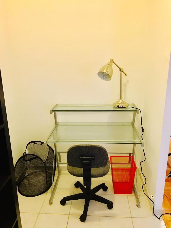 Stylish Apartment: Comfortable In The Golden Square Mile Apartment *