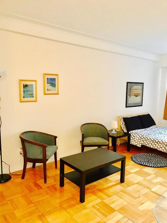 Stylish Apartment: Comfortable In The Golden Square Mile Apartment *