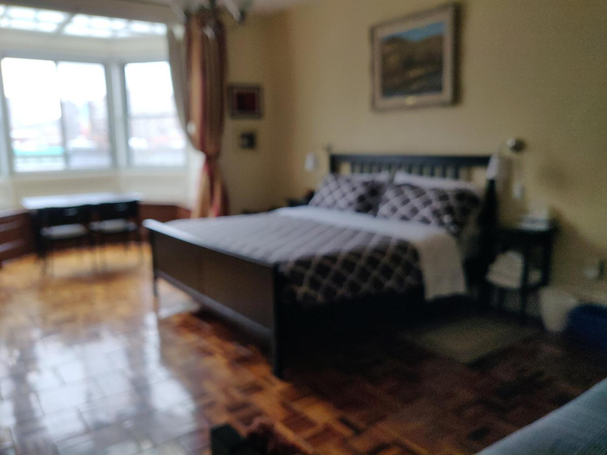 Bed & Breakfast Gingerbread Manor Montreal