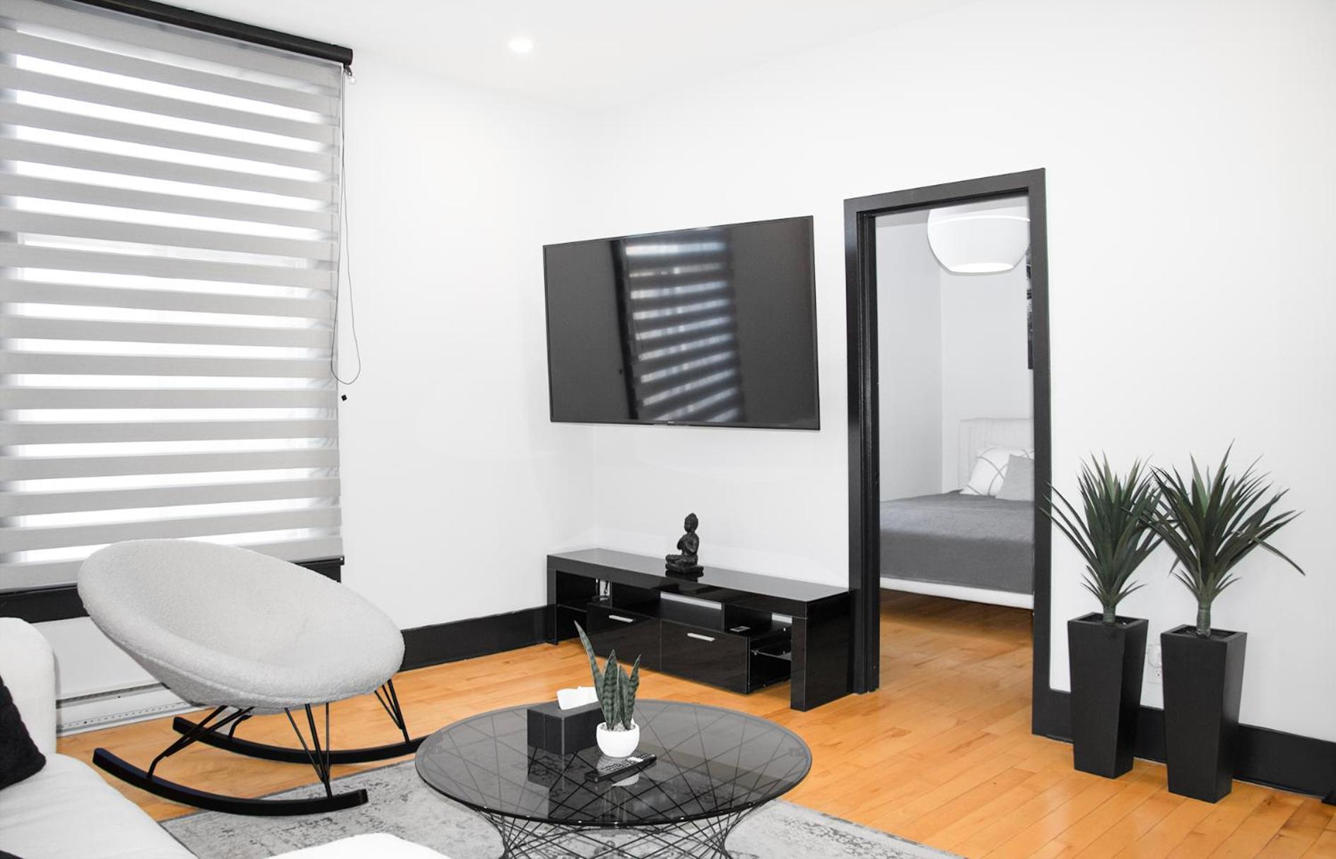 Apartment Chic 1-bedroom Retreat In Montreal's Vibrant Plateau Mont-royal Area - 3 Montreal