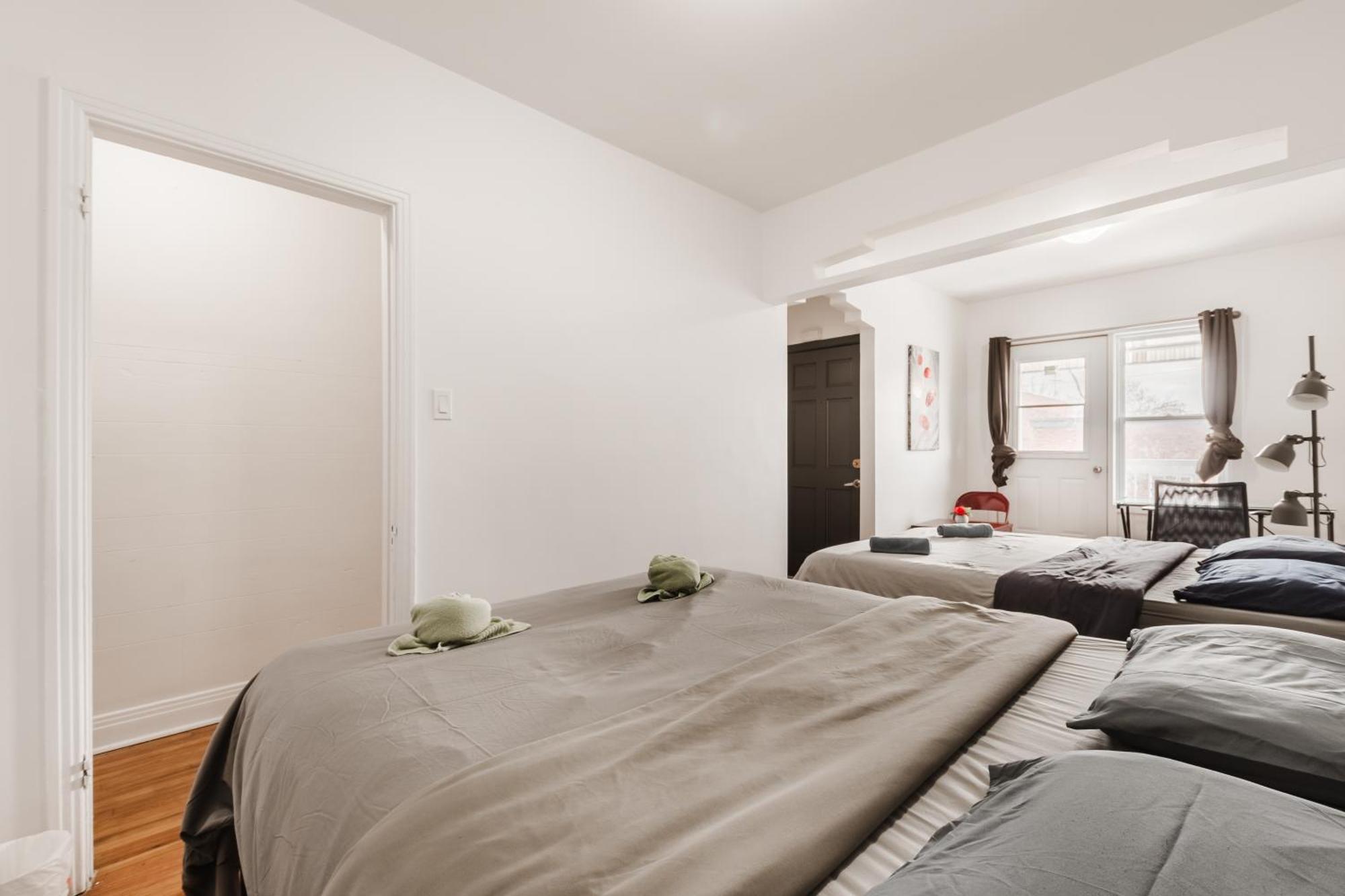 One Bedroom Near Frontenac Metro 2159-05 Apartment *