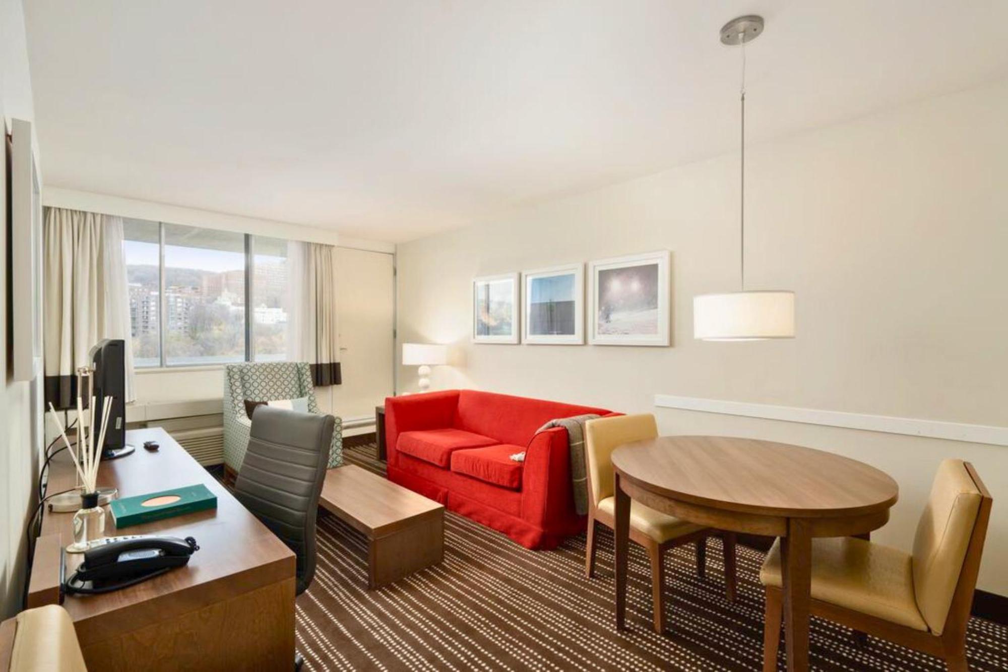 2170 Lincoln Downtown Hotel