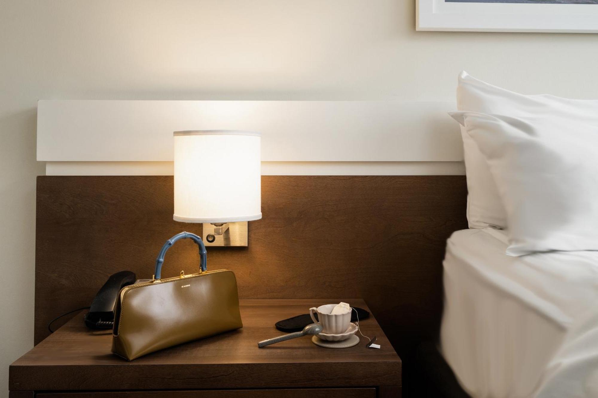 2170 Lincoln Downtown Hotel 4*
