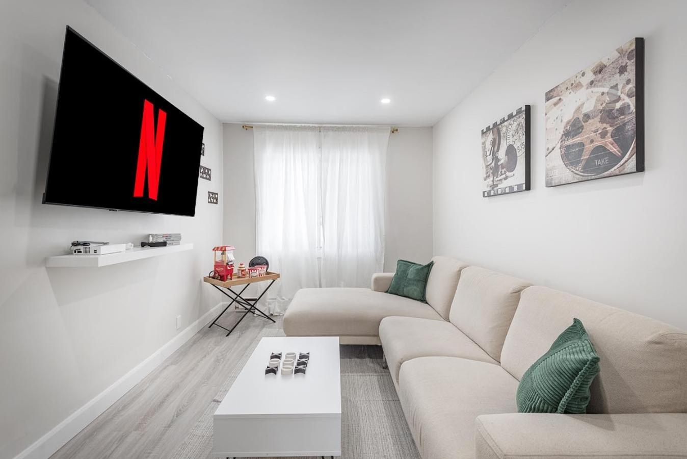 Apartment The Olympic Stadium Cozy 2 King Size Beds