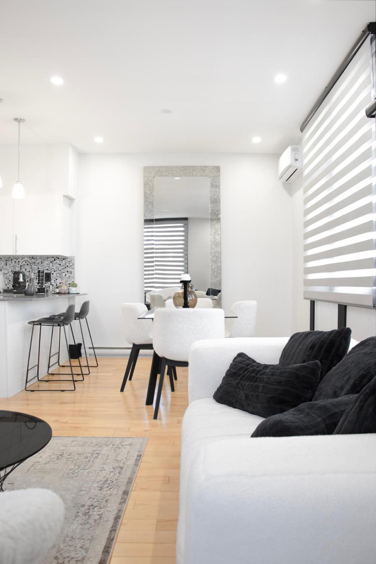 Chic 1-bedroom Retreat In Montreal's Vibrant Plateau Mont-royal Area - 3 Apartment Montreal