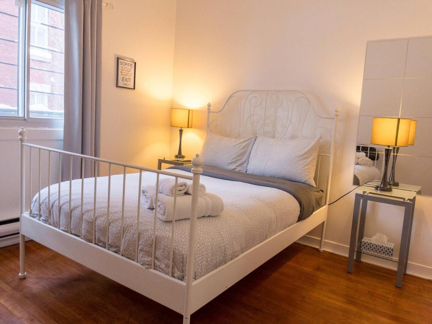 Holiday home Heart Of Mtr For Memorable Experience 7minmetro 2 Backyard Fully Equipped Montreal
