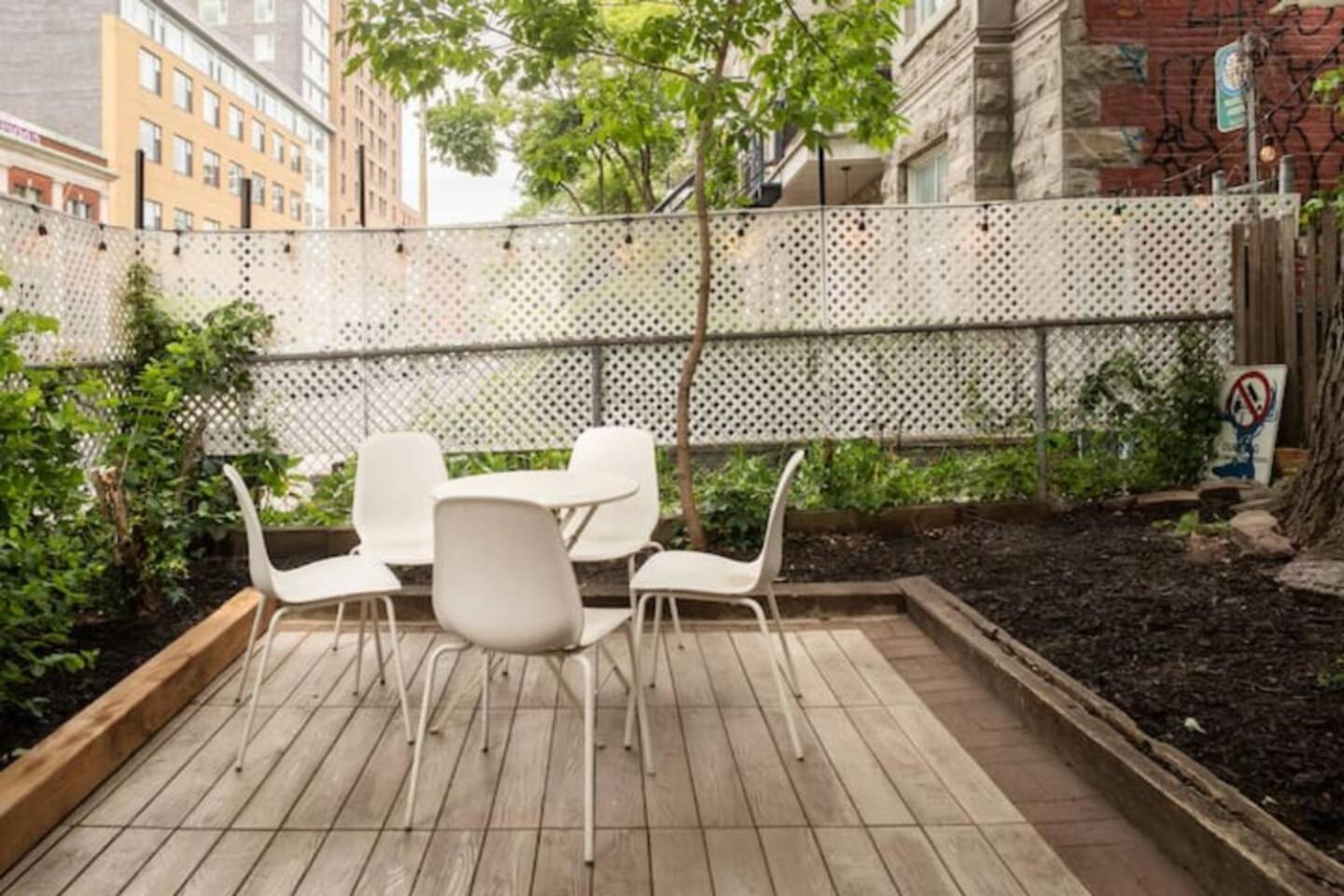 Heart Of Mtr For Memorable Experience 7minmetro 2 Backyard Fully Equipped Holiday home Montreal